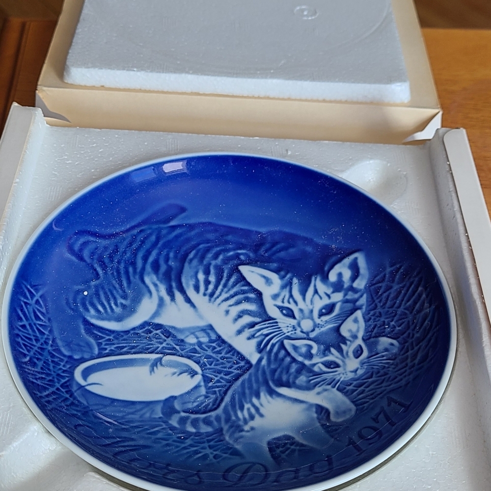 Vintage 1971 Bing & Grondahl Copenhagen Porcelain Mothers Day Plate